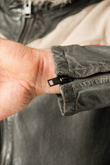 Sportliche dreifarbige kurze Herren Lederjacke mit Stehkragen aus Lammnappa