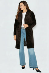 Klassischer Damen Schaffellmantel Curlylamm außen braun mit Reverse hochchließbar