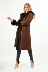 Damen Winter Lammfellmantel aus Merinolammfell Braun mit Kapuze und Toscanaverbrämung