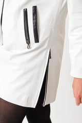 Damenkurzmantel mit abnehmbarer Kapuze in Lammnappa Weiß mit schwarz abgesetzt