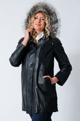 Damen Kurzmantel als Swinger Lammnappa in schwarz mit Kapuze Silberfuchsbesatz