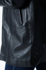 Damen Kurzmantel als Swinger Lammnappa in schwarz mit Kapuze Silberfuchsbesatz