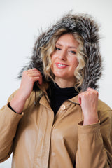 Wattierter Leder Damen Parka mit Kapuze, Lammnappa cognac und Silberfuchs