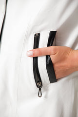 Damenkurzmantel mit abnehmbarer Kapuze in Lammnappa Weiß mit schwarz abgesetzt