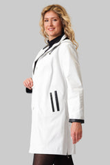 Damenkurzmantel mit abnehmbarer Kapuze in Lammnappa Weiß mit schwarz abgesetzt