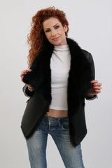 Kurze schwarze Damenlederjacke mit Applikationen aus Lammfell