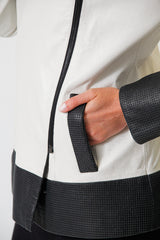 Leichte halblange Damenlederjacke mit Kapuze