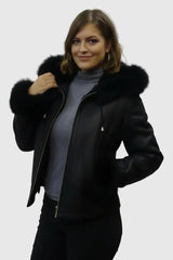 Kurze Damen Lammfelljacke mit Kapuze in schwarz