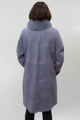 Leicht ausgestellter Damen Lammfellmantel sehr leicht mit Blaufuchs in blau