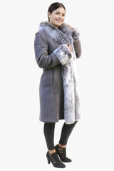 Damen Lammfell-Kurz-Mantel in Pelzvelour aus Merino Lamm mit Toskana Lammfell in der Farbe grau