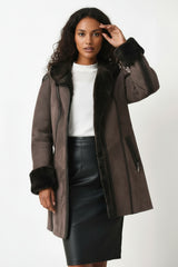 graue echte gewachsene Damen Lammfelljacke mit Reißverschluss aus Merinofell, Einschubtasche