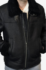 schwarze kurze Lammfelljacke