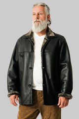 Klassische Herren Winter Lammfelljacke in schwarz nappiert zum knöpfen schließbar