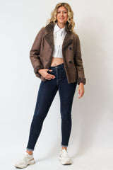 Kurze Christ Damen Lammfelljacke in braun nappiert tailliert zum