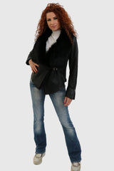 Extravagantes Design dieser kurzen schwarzen Damenlederjacke