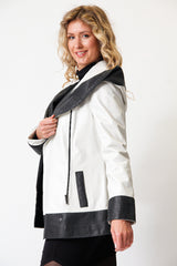 Leichte halblange Damenlederjacke mit Kapuze