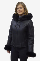 Kurze Damen Lammfelljacke mit Kapuze in schwarz
