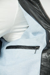 Zeitlose Herren Lederjacke aus Lammnappa in schwarz mit zwei Eingriffstaschen