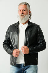 Zeitlose Herren Lederjacke aus Lammnappa in schwarz mit zwei Eingriffstaschen