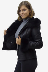 Kurze Damen Lammfelljacke mit Kapuze in schwarz