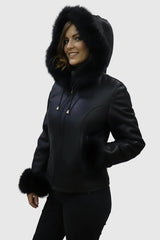 Kurze Damen Lammfelljacke mit Kapuze in schwarz