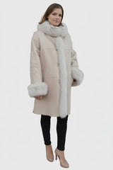 hell lange Damen Lammfelljack hell beige, Kragen, Stulpen und Front mit Blaufuchs