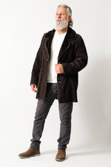 Längere Herren Winter Lammfelljacke in Pelzvelour braun zum knöpfen