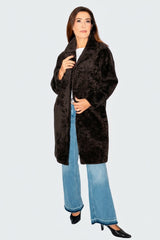 Damen Lammfell Kurzmantel aus Curlylamm braun mit Fellseite nach außen