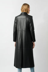 Damen Übergangsmantel aus Lammnappa schwarz tailliert mit Schlitz zum knöpfen