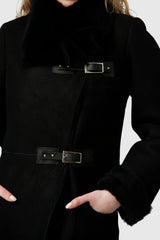 Halblange Damen Winter Lammfelljacke aus Merinolamm in schwarz velour tailliert