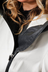 Leichte halblange Damenlederjacke mit Kapuze