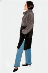 Damen Lammfellmantel mit Lammwolle Curlylamm nach außen zweifarbig Stehkragen Seitenschlitze