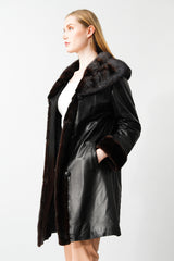 Eleganter Damenkurzmantel mit Kragen in dunkel braun