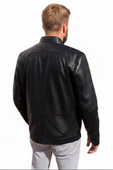 Kurze Biker Herren Lederjacke in schwarz, echtes Lammnappa Stehkragen, zwei Einschubtaschen, drei Innentaschen