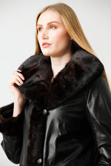 Eleganter Damenkurzmantel mit Kragen in dunkel braun