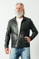 Zeitlose Herren Lederjacke aus Lammnappa in schwarz mit zwei Eingriffstaschen