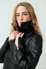 Schwarze längere sportliche Damen Gürteljacke aus Lammnappa und asymmetrischen Reißverschluss