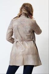 Beige längere sportliche Damen Gürteljacke aus Lammnappa in vintage Look