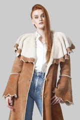 Langer Damen Lammfellmantel mit großem Kragen cognac weiße Wolle