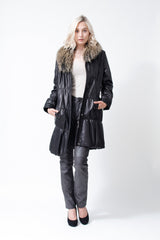 Lange schwarze gesteppte Damen Lederjacke mit Pelzkragen in Lammnappa