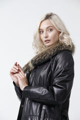 Damen Parka federleicht in Lammnappa schwarz mit Finnraccoon Kragen