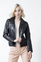 Schwarze taillierte Damen Lederjacke in Lammnappa unwattiert, Leder Schmidt Online