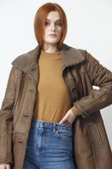 Längere Christ Damenlammfelljacke federleicht1028g Curlylamm nappiert Braun aufwendige Nähte