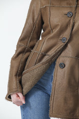 Längere Christ Damenlammfelljacke federleicht1028g Curlylamm nappiert Braun aufwendige Nähte