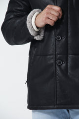 Herren-Lammfelljacke-Christ-Leder Schmidt Online-seit 1991-dunkel Anthrazit-Stehkragen-Brusttasche-hochschließbar-Leipzig