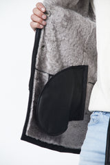 Herren-Lammfelljacke-Christ-Leder Schmidt Online-seit 1991-dunkel Anthrazit-Stehkragen-Brusttasche-hochschließbar-Leipzig/Berlin/Warnemünde