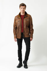 Kurze Herren Lammfelljacke Entrefino Braun mit Stehkragen und Brusttaschen