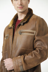 Kurze Herren Lammfelljacke Entrefino Braun mit Stehkragen und Brusttaschen