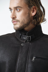 Leichte Halblange Herren Lammfelljacke nappiert in dunkel Braun und hochschließbar