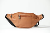 Bauchtasche mit drei Fächer mit Zipper in Hellbraun. Weite verstellbar am Gurt. Leder-Schmidt-Online